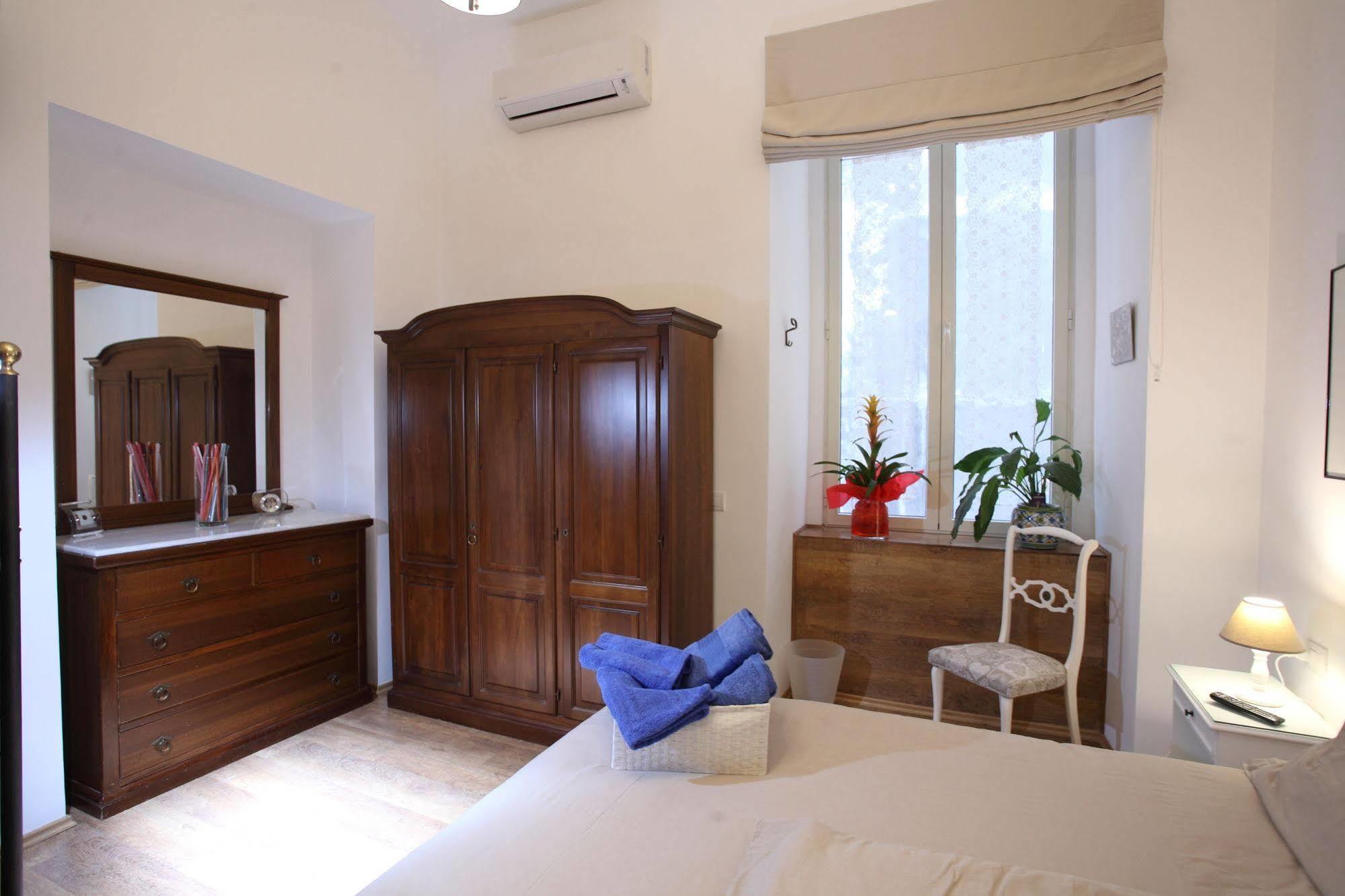 Napoli Pietrasanta Lt Bed & Breakfast Exterior photo