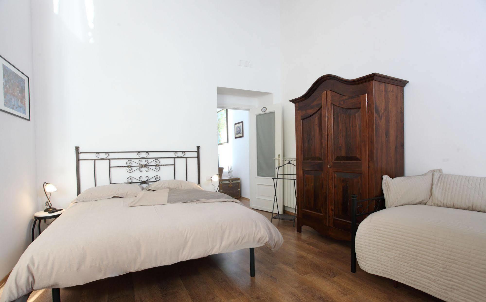 Napoli Pietrasanta Lt Bed & Breakfast Exterior photo